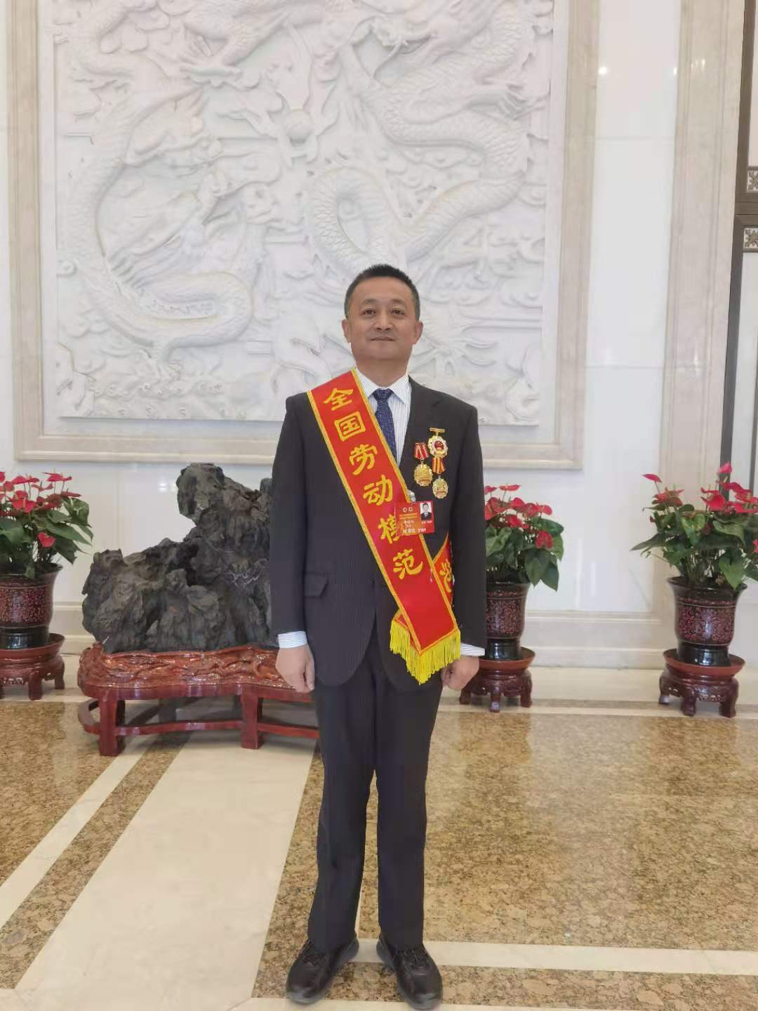 陜西糧農(nóng)集團(tuán)李德偉同志榮獲“全國勞動模范”稱號